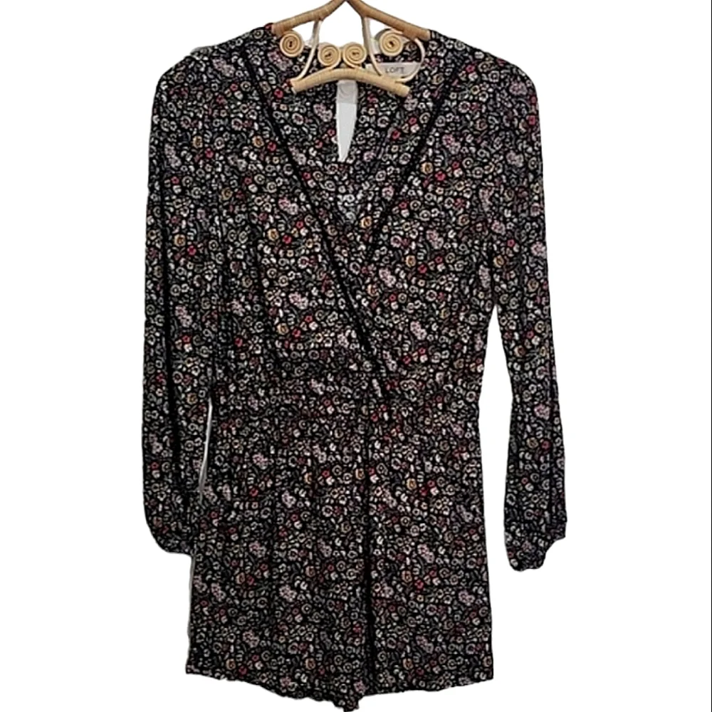 Loft Ditsy Floral Long Sleeve romper size S - Picture 2 of 6